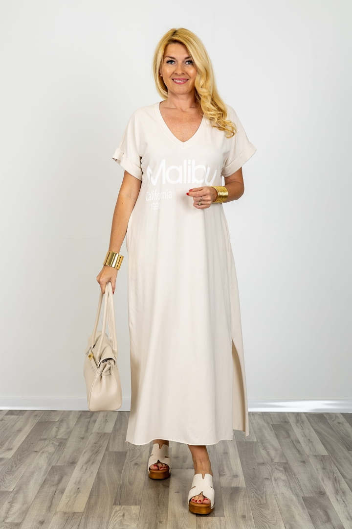 Beżowa sukienka damska maxi oversize kieszenie dekolt V krótki rękaw luźna t shirt styl Olivetolucano