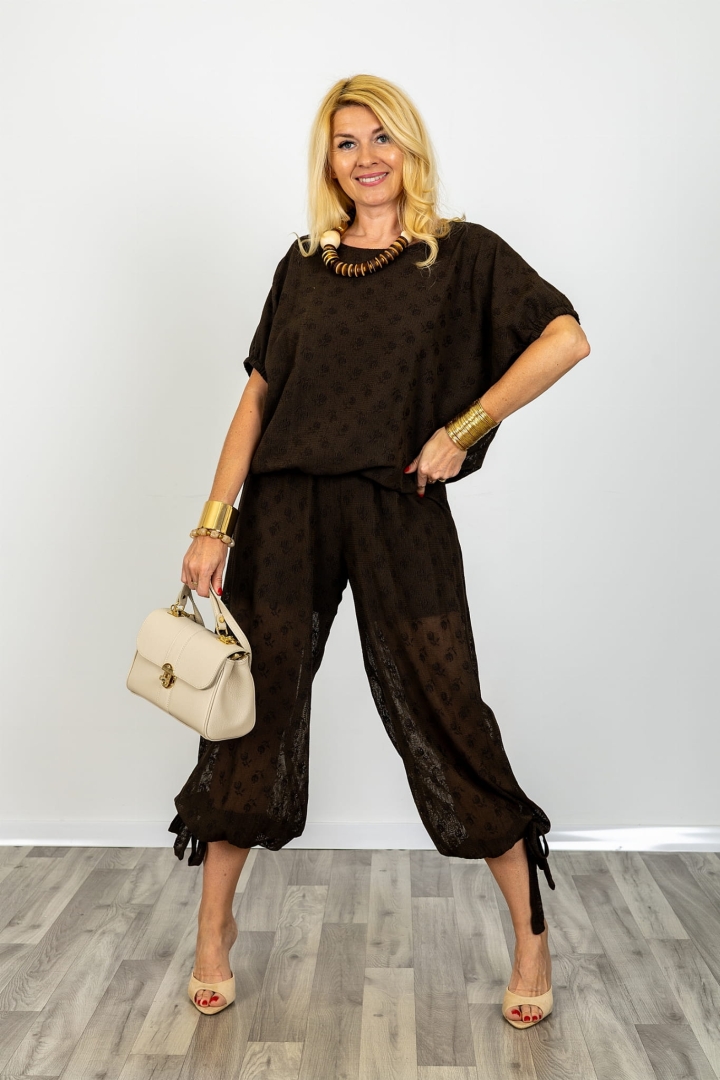 Brązowa bluzka Palmiano z krótkim rękawem okrągłym dekoltem w drobne kwiaty i ściągaczami