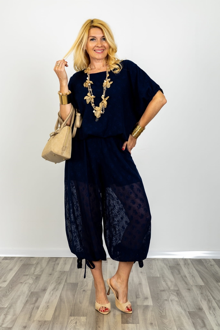 Spodnie alladynki z gumką w pasie koronkowe z podszewką i wiązaniem na dole nogawek Roccaricciarda  granatowe