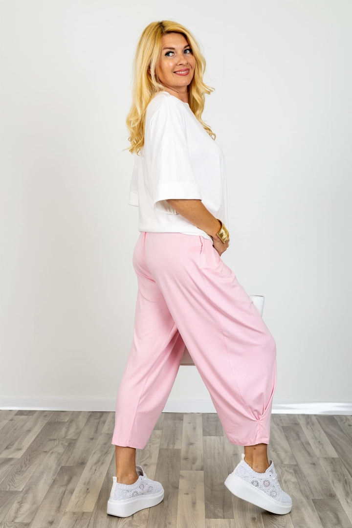 Bluzka Alcantara damska biała różowa z ozdobnymi dżetami luźny t shirt z okrągłym dekoltem