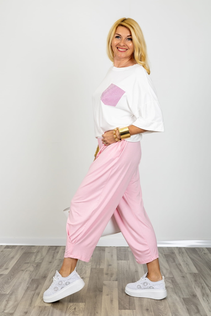 Bluzka Alcantara damska biała z różowym zdobieniem i dżetami luźna bluzka casual