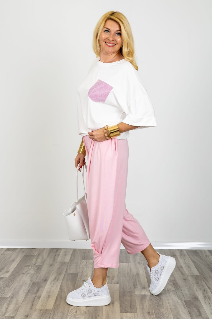 Bluzka Alcantara biała różowa oversize z dżetami i mankietem t shirt damski styl casual