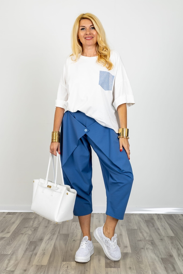 Bluzka Alcantara damska biała różowa z ozdobnymi dżetami luźny t shirt z okrągłym dekoltem