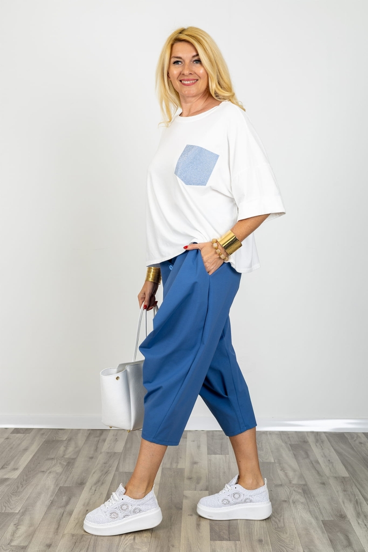 Bluzka Alcantara damska biała z różowym zdobieniem i dżetami luźna bluzka casual