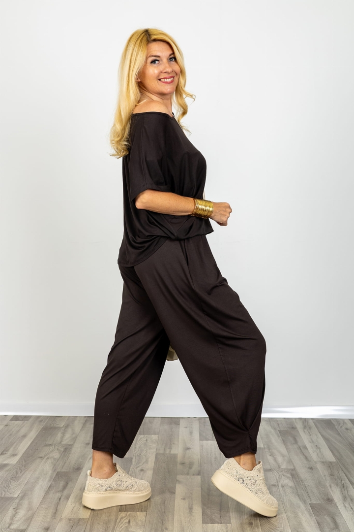 Bluzka mega oversize z krótkim rękawem okrągłym dekoltem przeszyciami i marszczeniami na boku Smerillo czekoladowy brąz