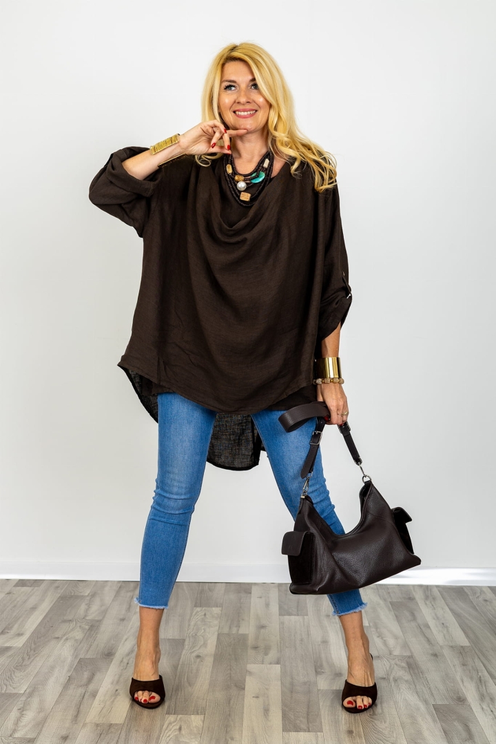 Komplet lniany plus size top na szerokich ramiączkach z okrągłym dekoltem i tunika oversize asymetryczna z zaokrąglonym dołem i długimi rękawami Brandizzo brązowy