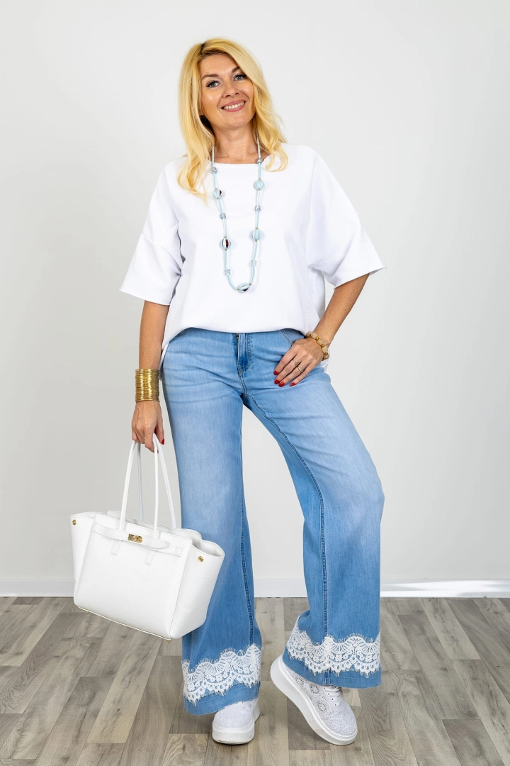 Bluzka damska oversize z krótkim rękawem obniżoną linią ramion dekoltem łódka surowo wykończona Voghera biała