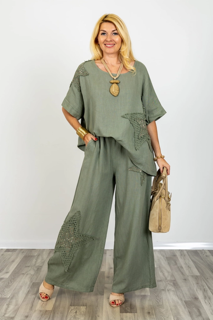 Lniana bluzka Centola khaki asymetryczna z ażurowymi detalami i cekinami styl boho na co dzień
