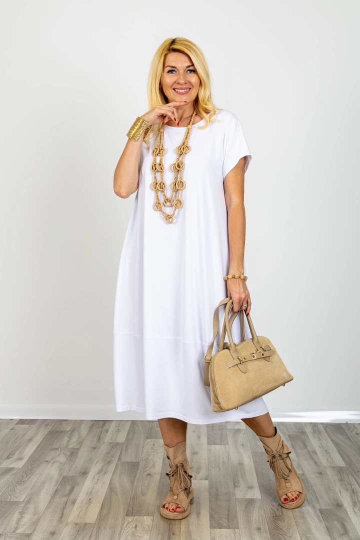 Sukienka midi oversize z krótkim rękawem okrągłym dekoltem i kieszeniami po bokach plus size Valdaora biała