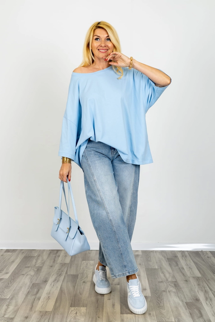 T shirt błękitny mega oversize z obniżoną linią ramion i okrągłym dekoltem Cadiroggio