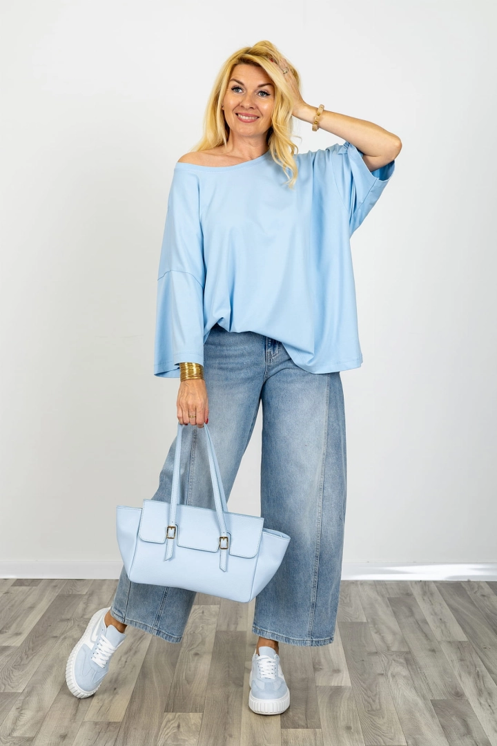 Mega oversize t shirt błękitny obniżona linia ramion okrągły dekolt Cadiroggio