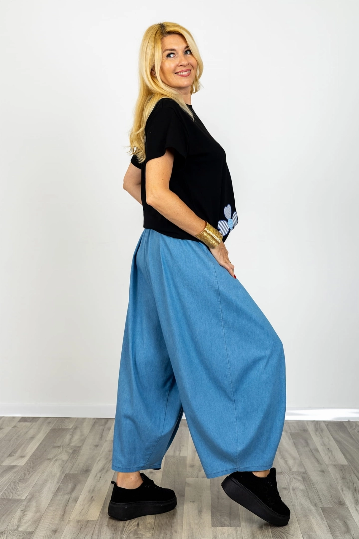 Light denim blue spodnie balloon wysoki stan gumka w pasie kieszenie przeszycia na przodzie Carpegna