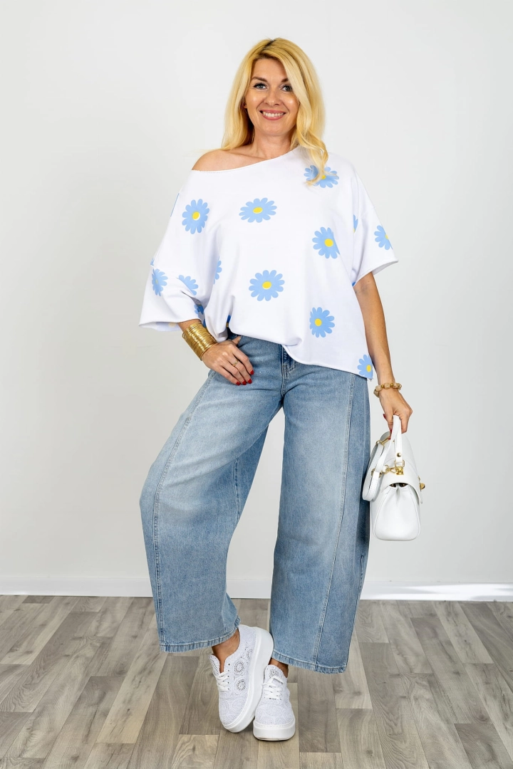 Bluzka oversize z krótkim rękawem okrągłym dekoltem obniżoną linią ramion surowo wykończona w kwiaty Colbordolo biała 