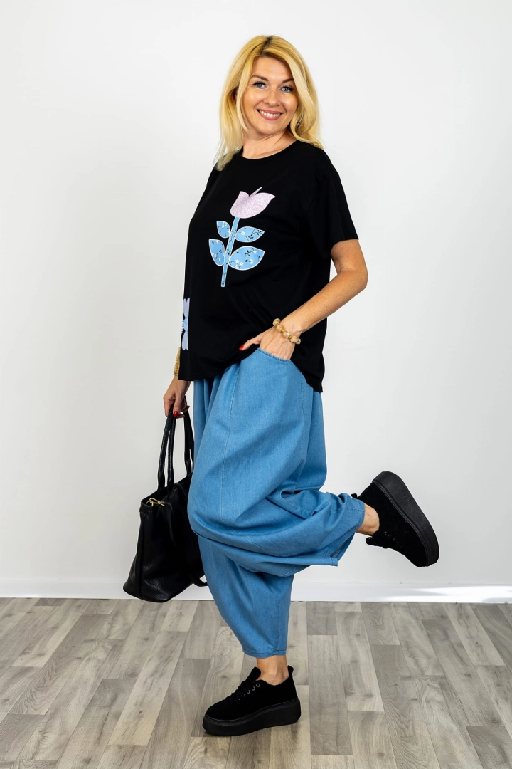 T-shirt oversize Irsina czarny z motywem kwiatowym krótki rękaw okrągły dekolt