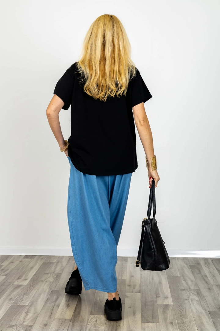 Czarna koszulka oversize Irsina z nadrukiem kwiatów krótki rękaw dekolt okrągły