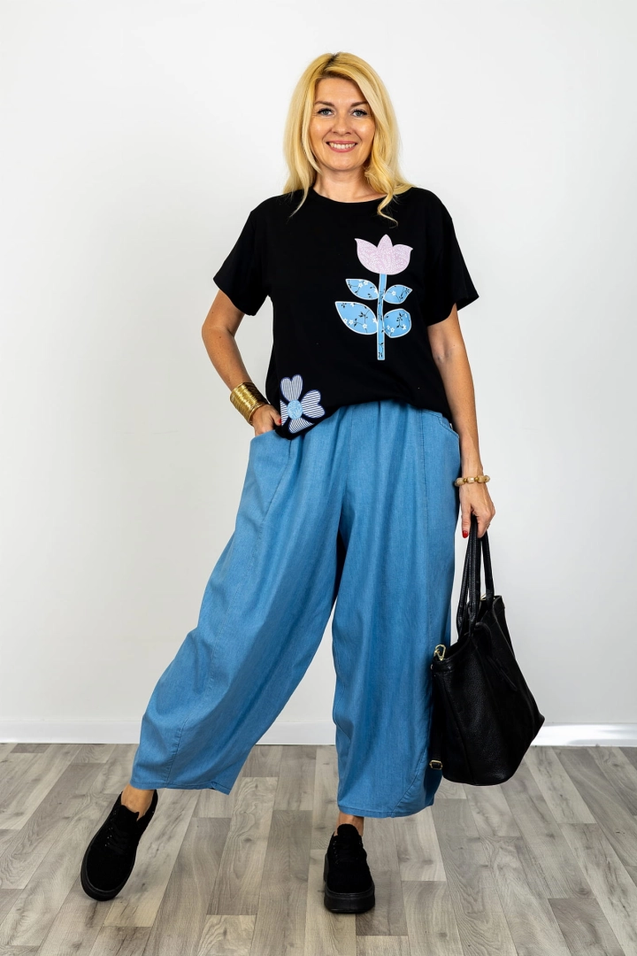 Czarny t-shirt damski Irsina oversize z nadrukiem kwiatowym krótki rękaw dekolt okrągły