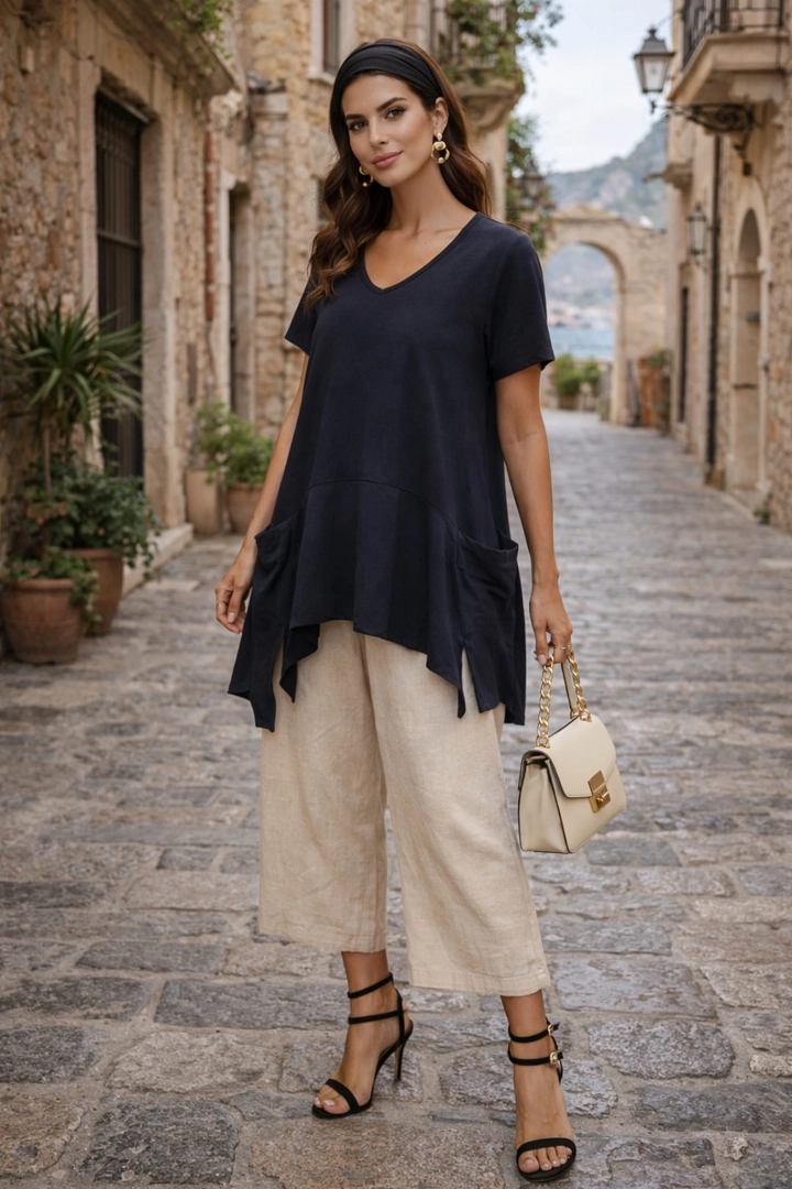 Tunika oversize asymetryczna z krótkim rękawem rozcięciami na bokach dekolt V Sabazia granatowa plus size