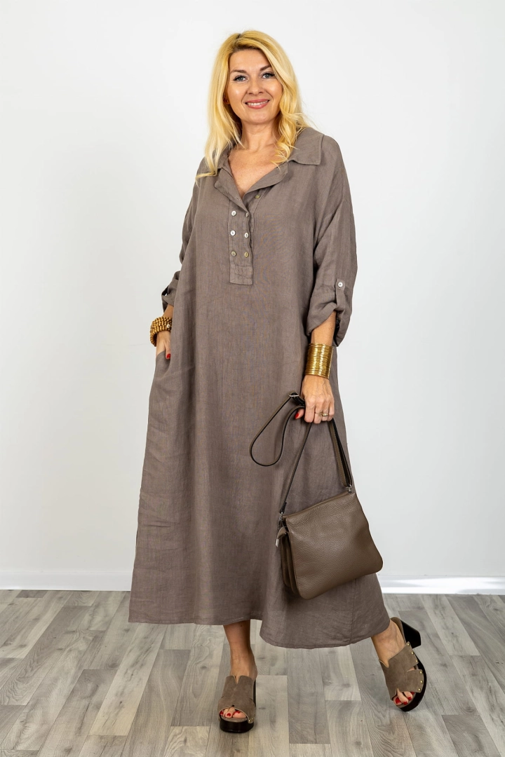 Sukienka lniana oversize maxi plus size fango luźna z kieszeniami i kołnierzykiem rękaw podpinany  Usseglio