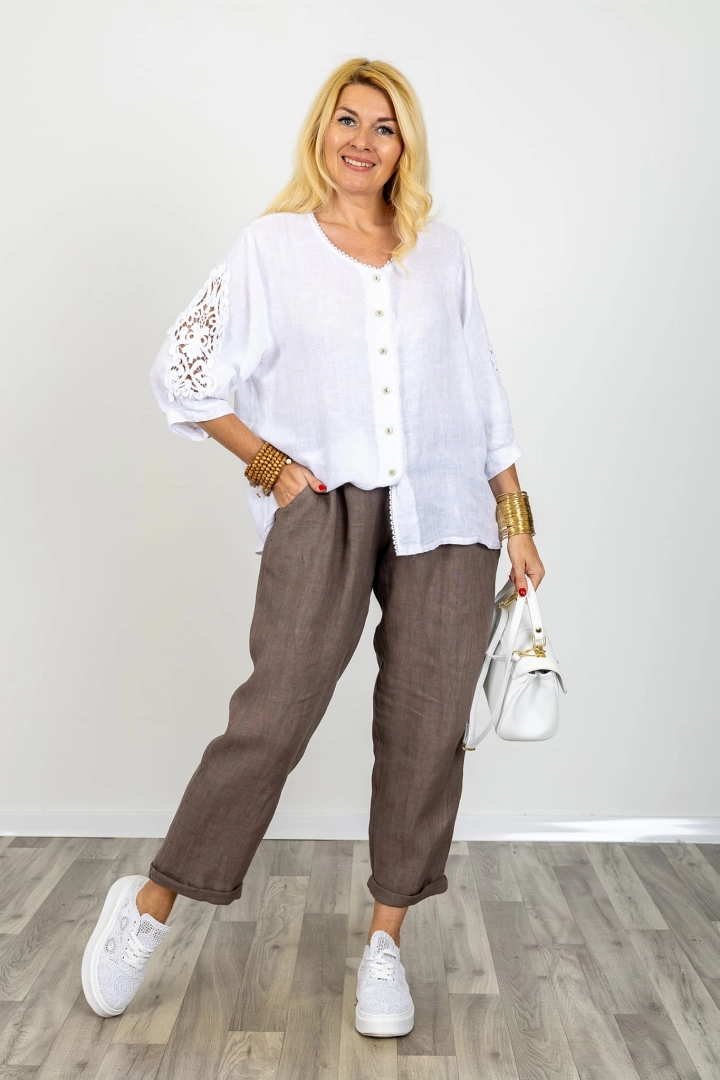 Bluzka lniana oversize damska asymetryczna zapinana na guziki z ozdobnym ażurem na rękawach Rubiana biała