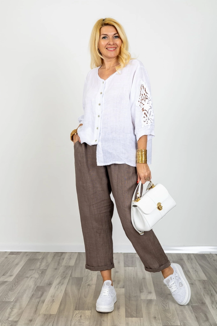 Lniana bluzka damska Rubiana biała oversize zapinana na guziki z ażurowymi rękawami