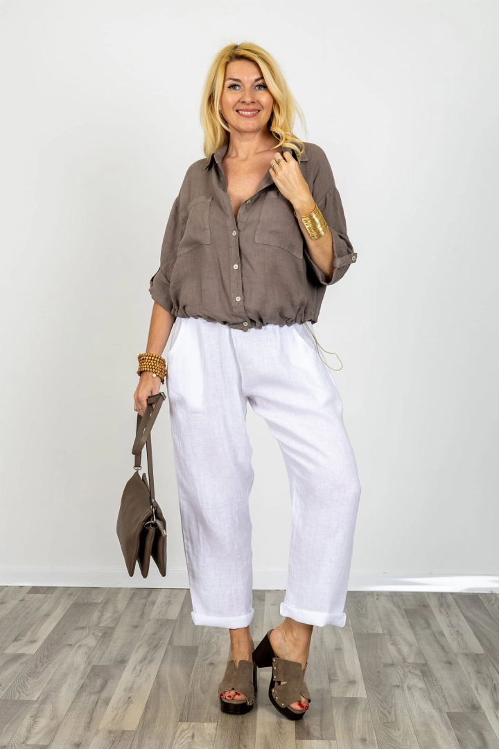 Spodnie jogger lniane Fiordimonte białe wysokim stanem na gumce z troczkami dwiema kieszeniami z przodu i jedną z tyłu