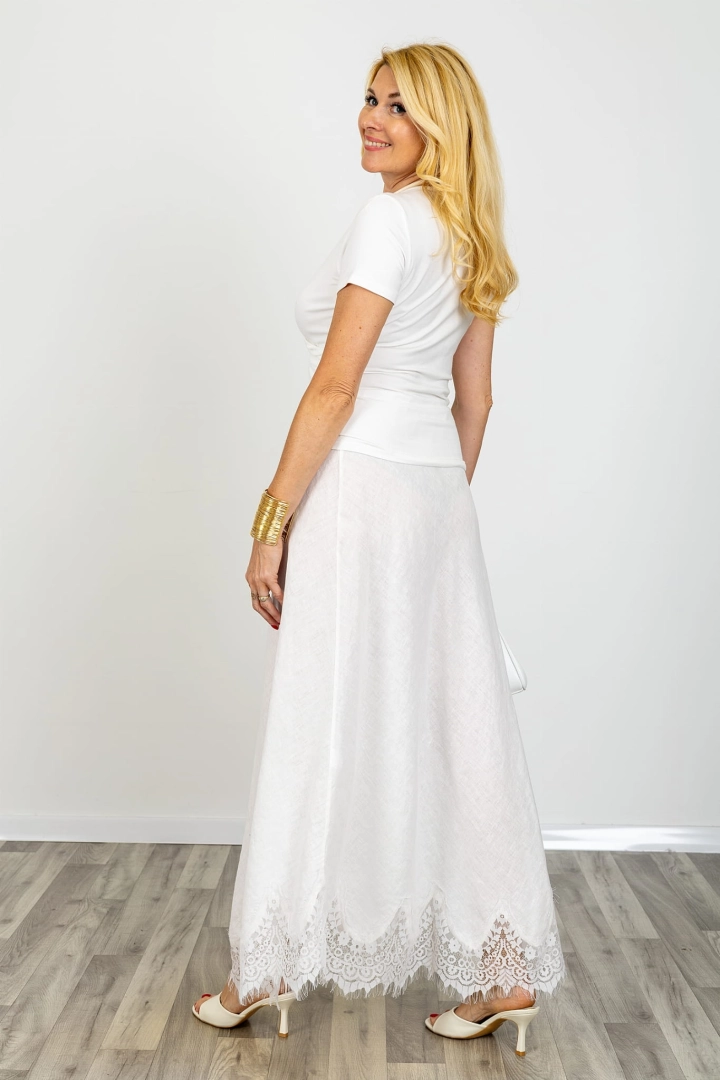 Spódnica lniana maxi biała Buttigliera na gumce lekko rozkloszowana z koronkowym dołem