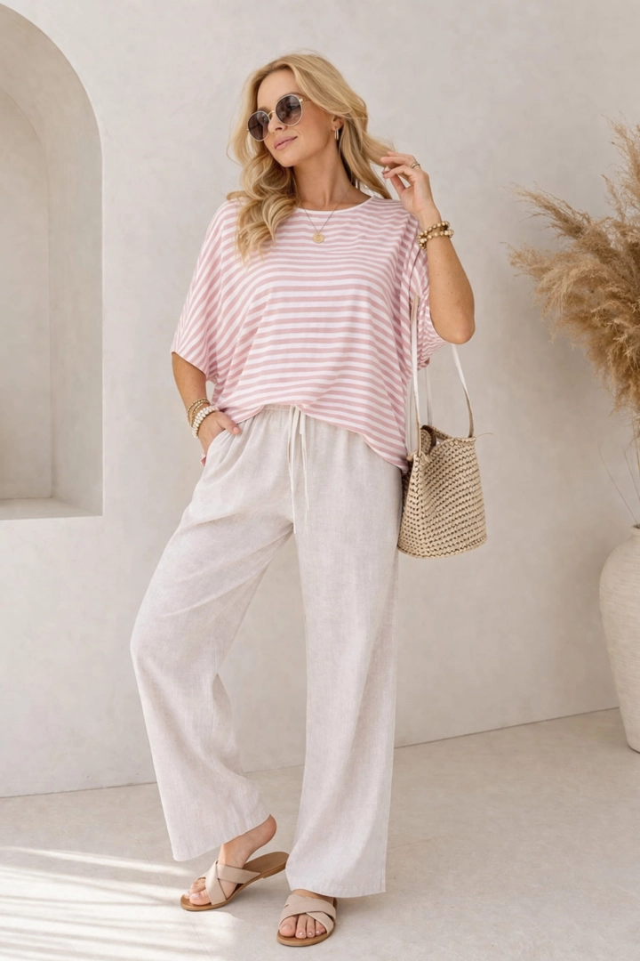 T-shirt damski Verona biała z pudrowym różowym oversize w paski z okrągłym dekoltem i rękawem kimono