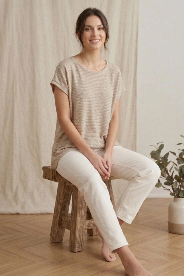 Bluzka oversize asymetryczna z krótkim rękawem okrągłym dekoltem i ozdobną srebrną nitką Casinalbo beżowa