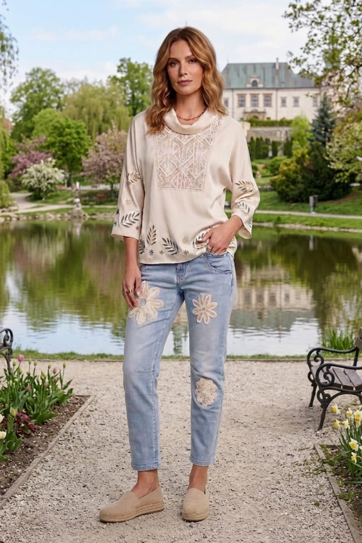 Jeansy damskie Pianteda light denim blue slim fit z naszywanymi kwiatami i dekoracyjnym tyłem