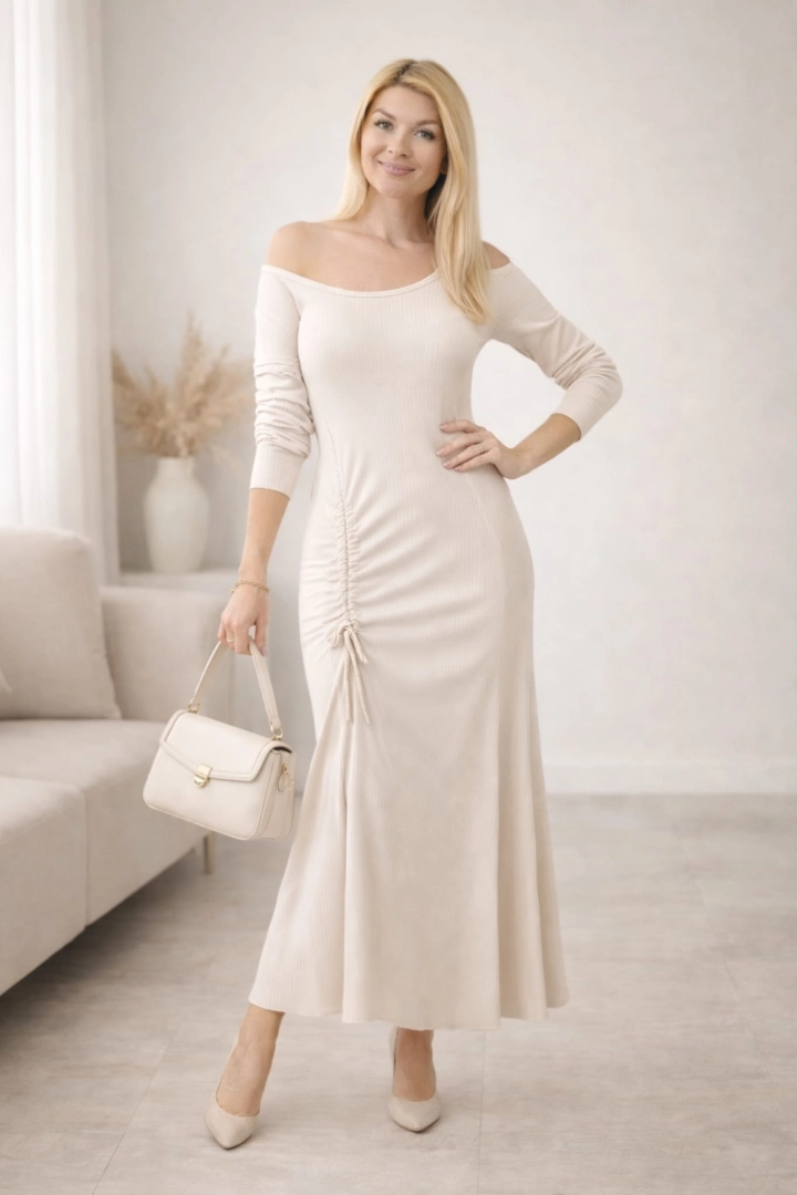 Sukienka beżowa jasna maxi prążkowana z regulacją na przodzie długi rękaw okrągły dekolt model Lumezzana
