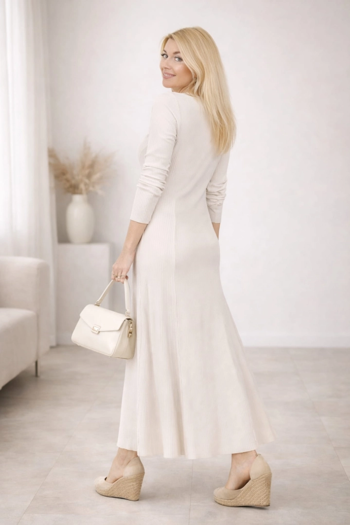 Elegancka sukienka maxi beżowa jasna Lumezzana prążkowana z regulacją na przodzie długi rękaw okrągły dekolt