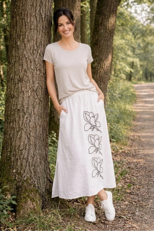 spódnica lniana maxi biała oversize na gumce z kieszeniami i wzorem kwiatowym Pinetamara