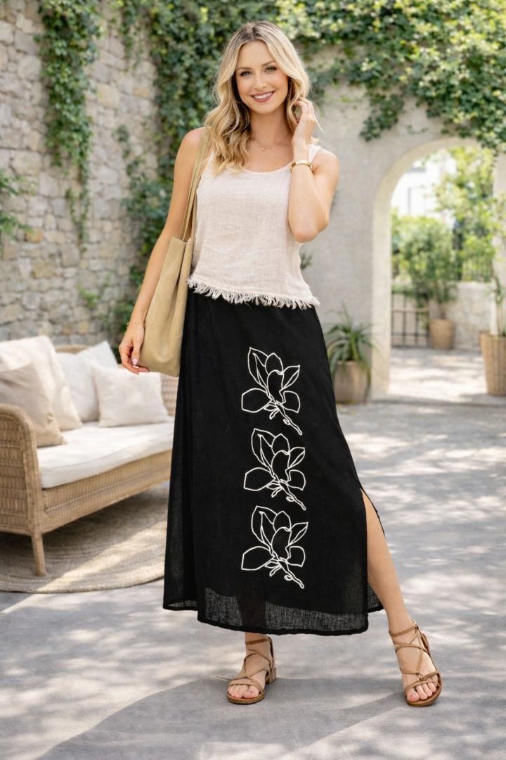 długa spódnica lniana maxi czarna z kieszeniami i kwiatowym wzorem boho Pinetamara
