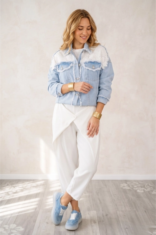 Kurtka jeansowa Vicolunga damska light denim blue ozdobna koronka srebrne guziki krótka