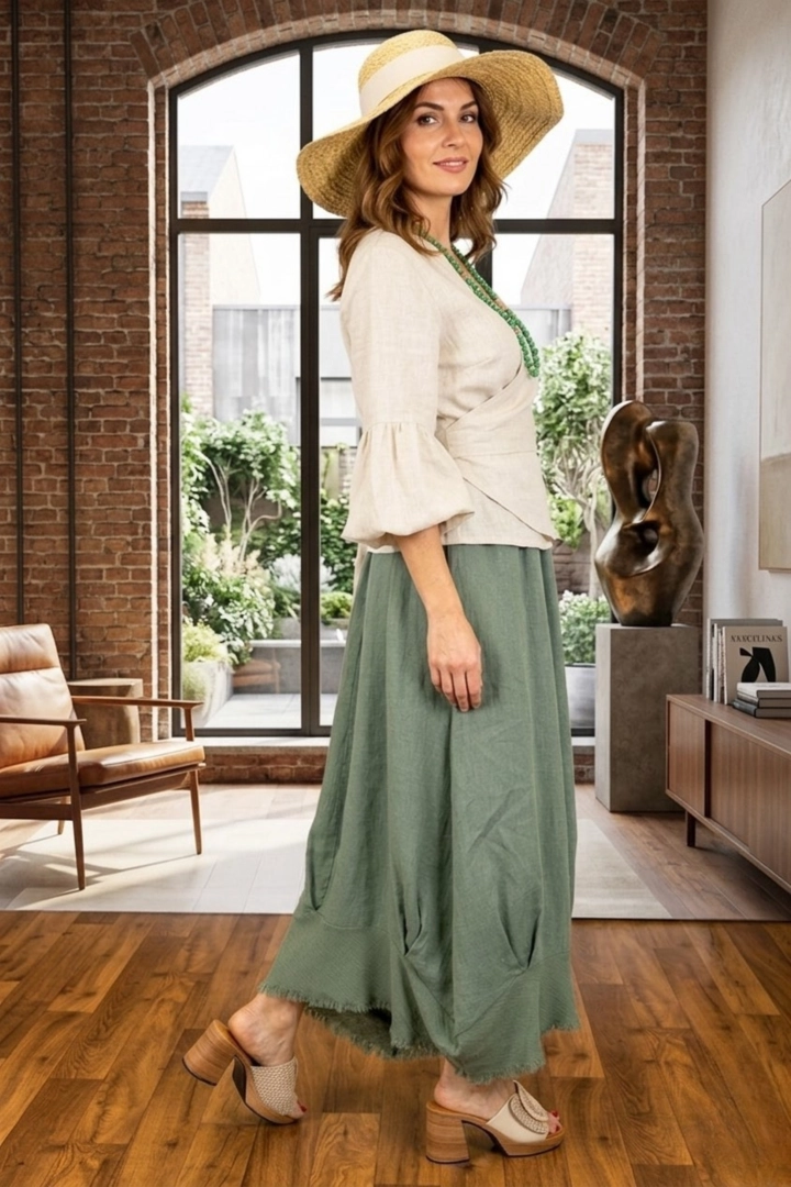 Spódnica maxi z ażurowym kwiatem z cekinami lniana strzępione wykończenie dłuższe boki ozdobne zakładki u dołu Martellago khaki