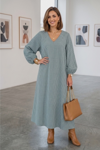 Miętowa sukienka maxi damska w kratę oversize luźna z długim rękawem styl casual Brugnetto