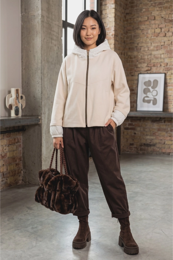 Bluza damska oversize beżowa rozpinana na suwak z kapturem i kieszeniami Cabassa