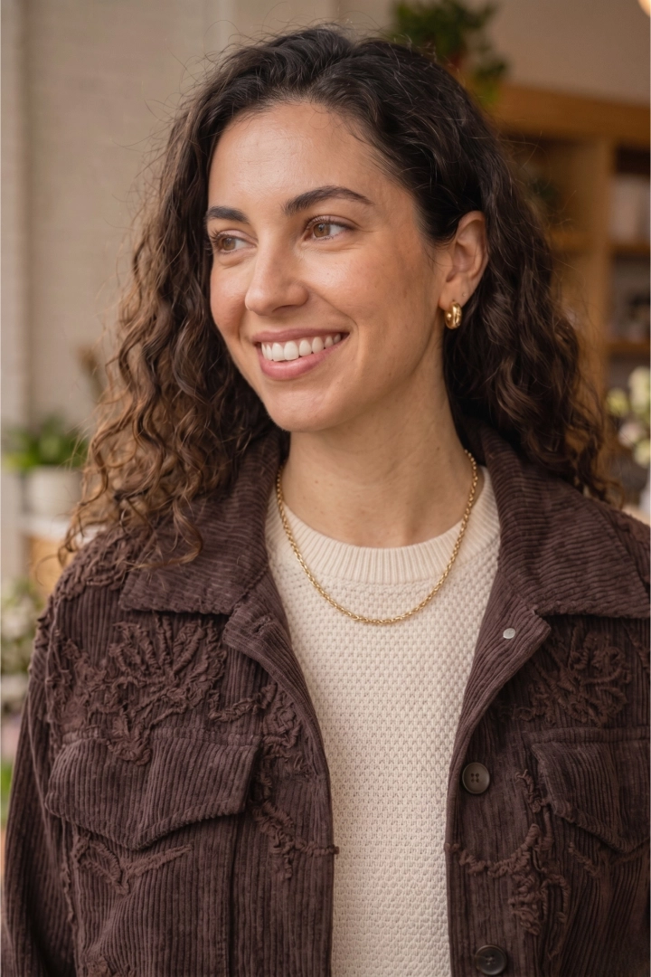 Kurtka damska casual sztruksowa z haftowanymi zdobieniami Cappafredda