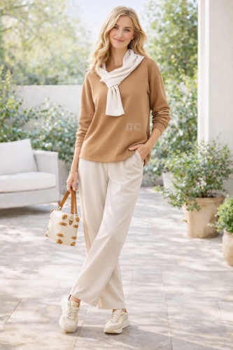 Bluza damska beżowa camel oversize z kapturem i mankietami Chinaglia
