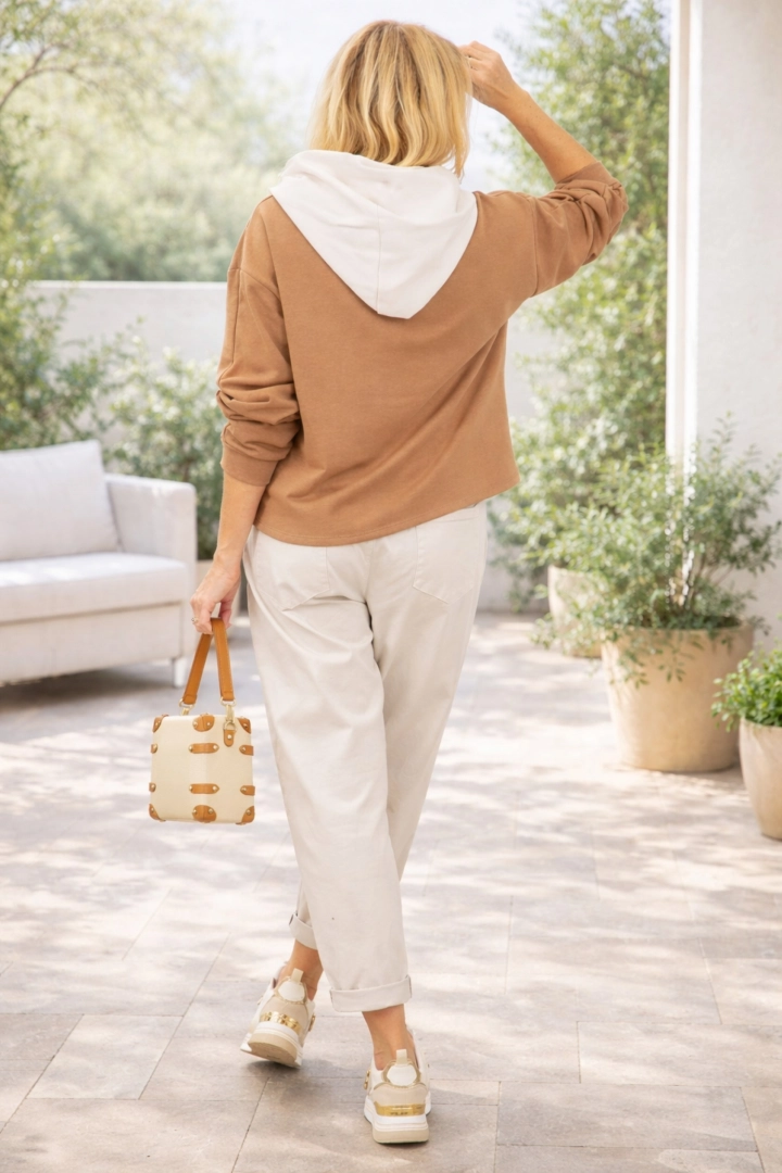 Bluza damska camelowa luźna oversize z kapturem styl codzienny Chinaglia