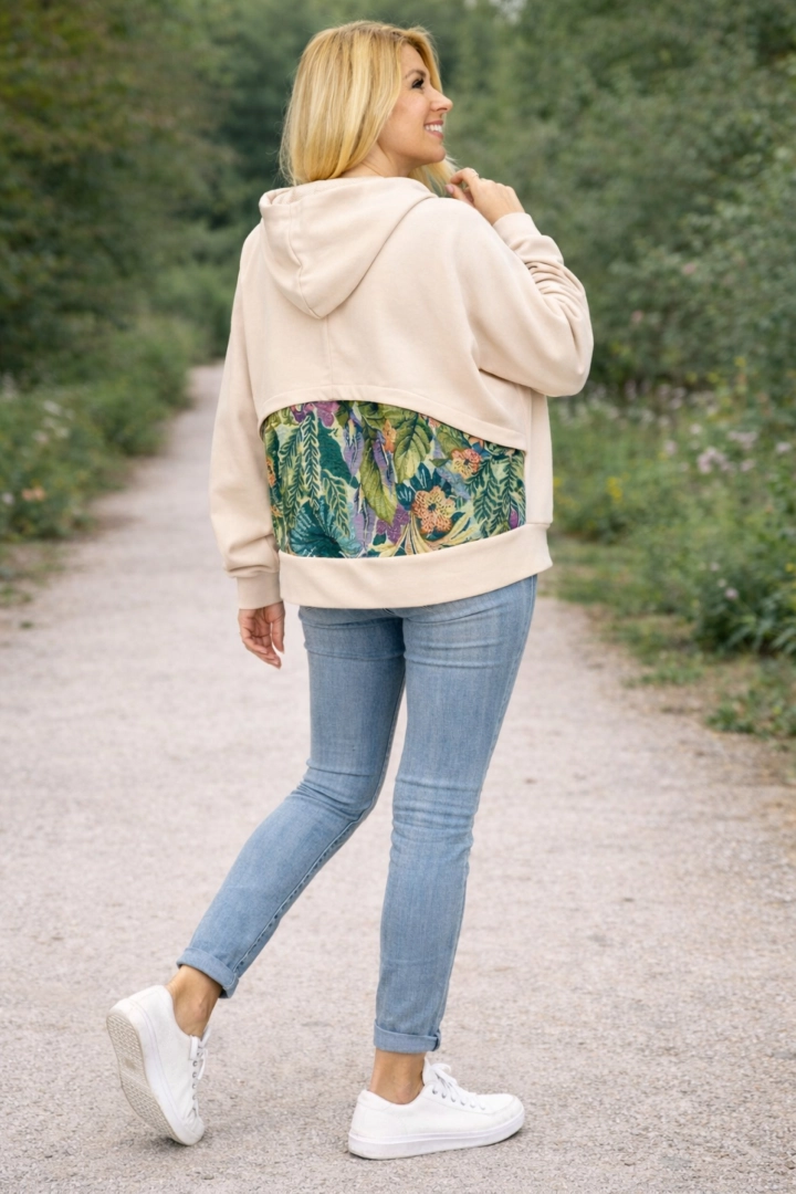 bluza damska beżowa oversize na suwak z kapturem i kolorowym printem kwiatowym Ribottoli
