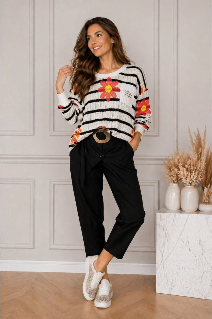 Bluzka ażurowa damska Brittoli w paski ecru czarne długi rękaw dekolt okrągły kwiaty kieszonka