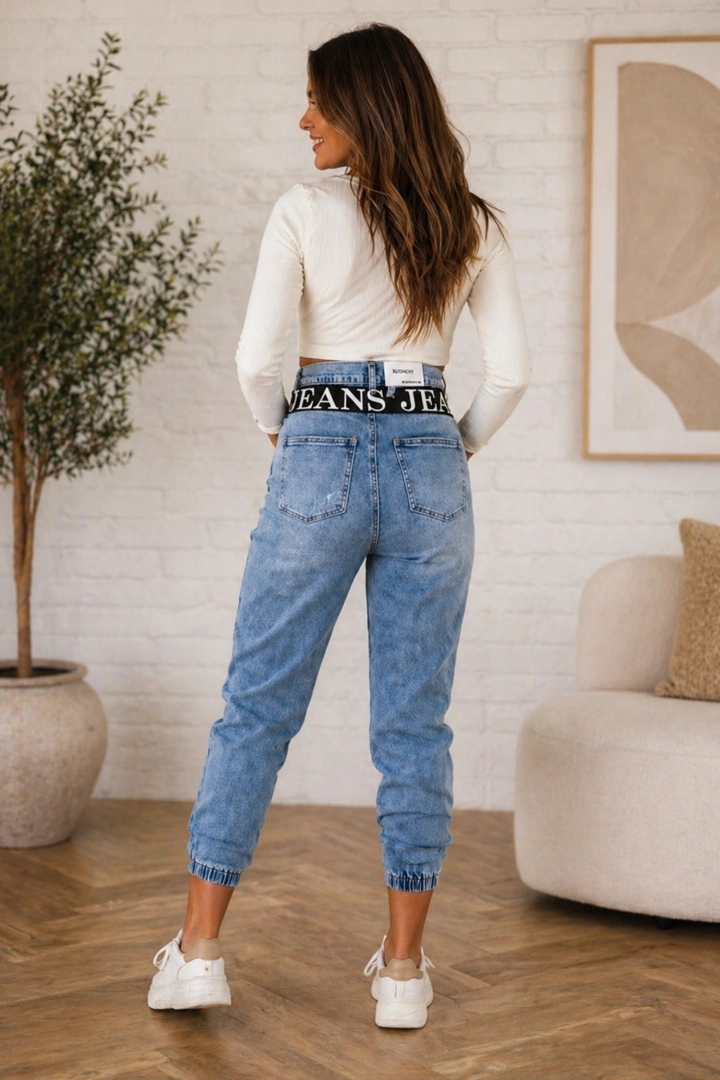 Spodnie jeansowe damskie light denim blue z wysokim stanem gumką kieszeniami i ściągaczami Campli