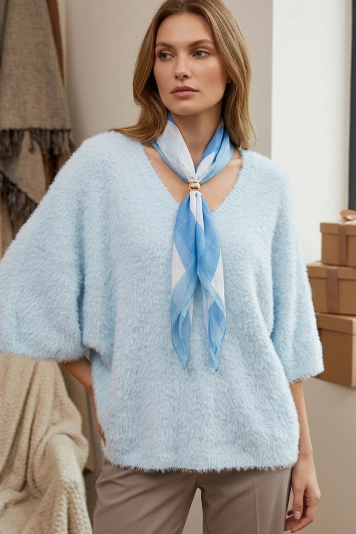 Bluzka błękitna z krótkim rękawem kimono dekoltem V i apaszką Castilenti