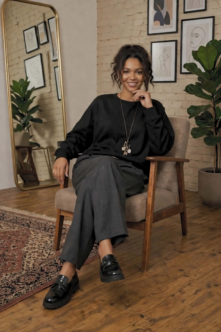 Bluza damska czarna oversize bombka obniżona linia ramion okrągły dekolt Cermignano