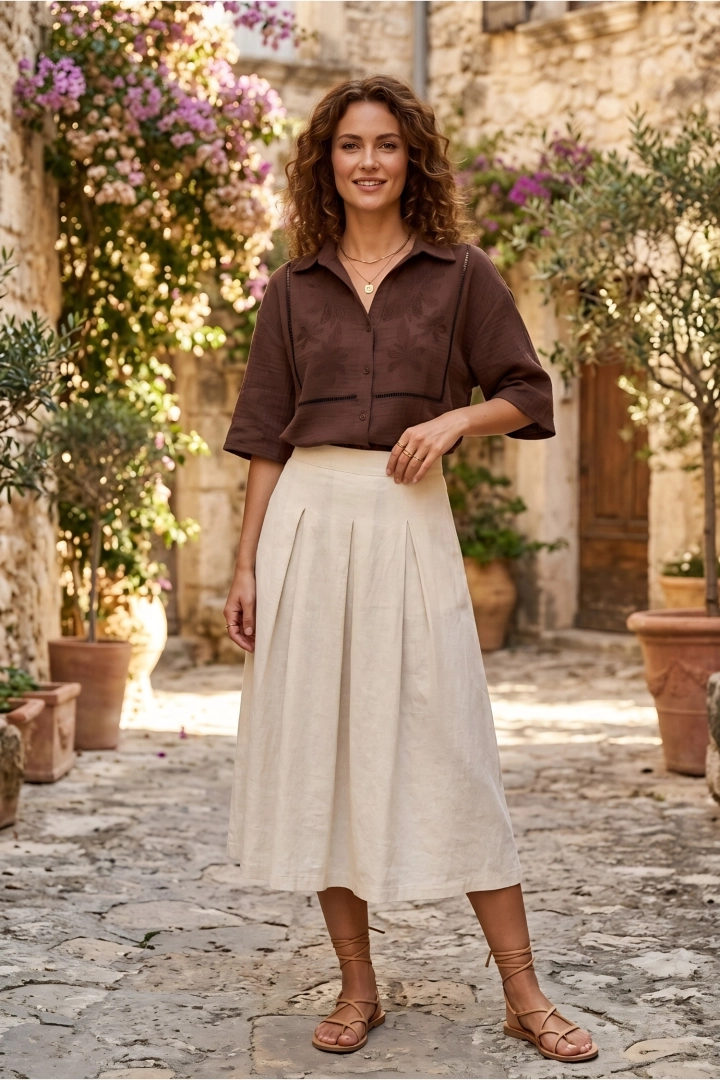 Koszula damska muślinowa brązowa z krótkim rękawem kołnierzem haftowanymi kwiatami zapinana na guziki Giulianova