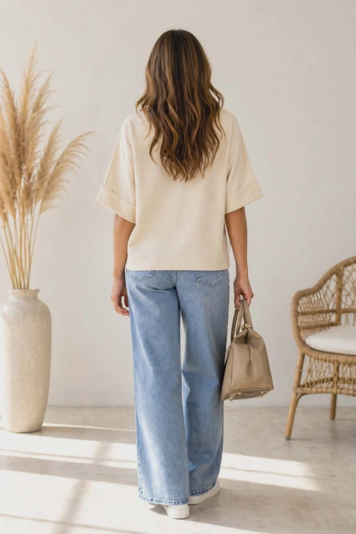 Bluzka damska jasny beż krótki rękaw okrągły dekolt ozdobne kamienie Silvi