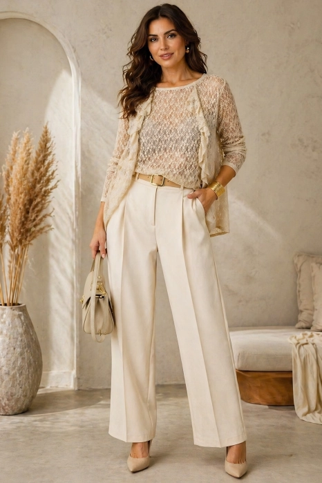 Bluzka koronkowa beżowa z falbanką i okrągłym dekoltem długi rękaw Chambave