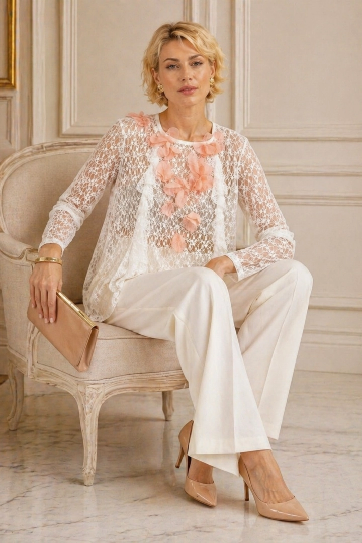 Bluzka damska biała koronkowa z długim rękawem i ozdobną falbanką Chambave