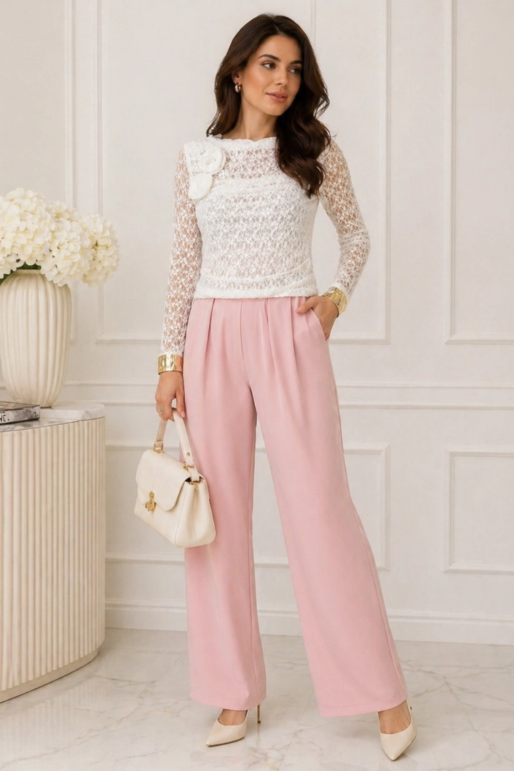 Bluzka damska biała z koronki dekolt łódka i kwiat 3D Champorcher